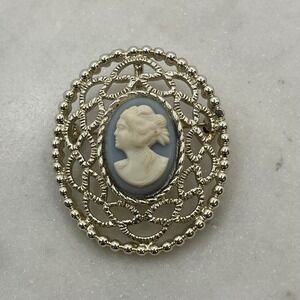 Sarah Coventry Vintage Cameo Brooch Blue Gold Tone Filigree Lace Pin Jewelry